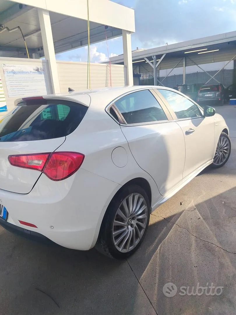 Alfa Romeo Giulietta 2014 photo 2