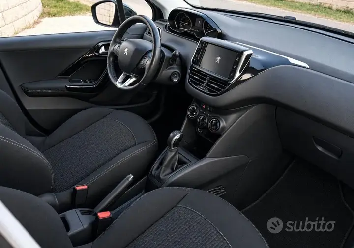 Peugeot 208 2017 photo 4