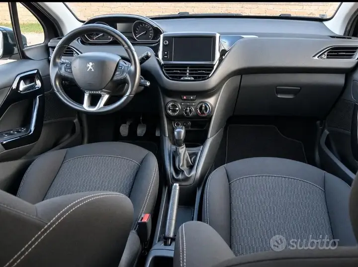 Peugeot 208 2017 photo 3