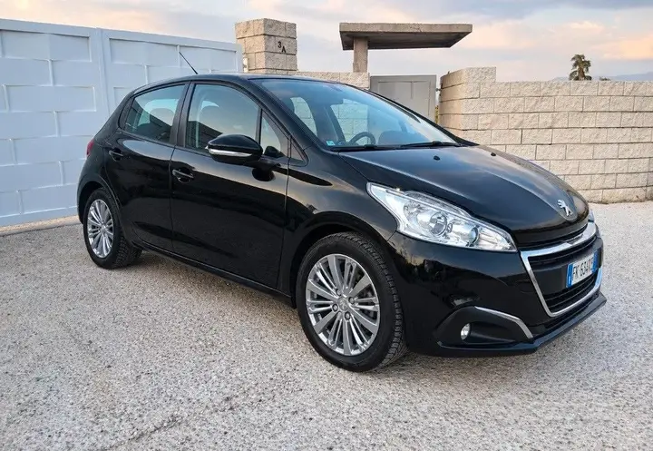 Peugeot 208 2017 photo 2