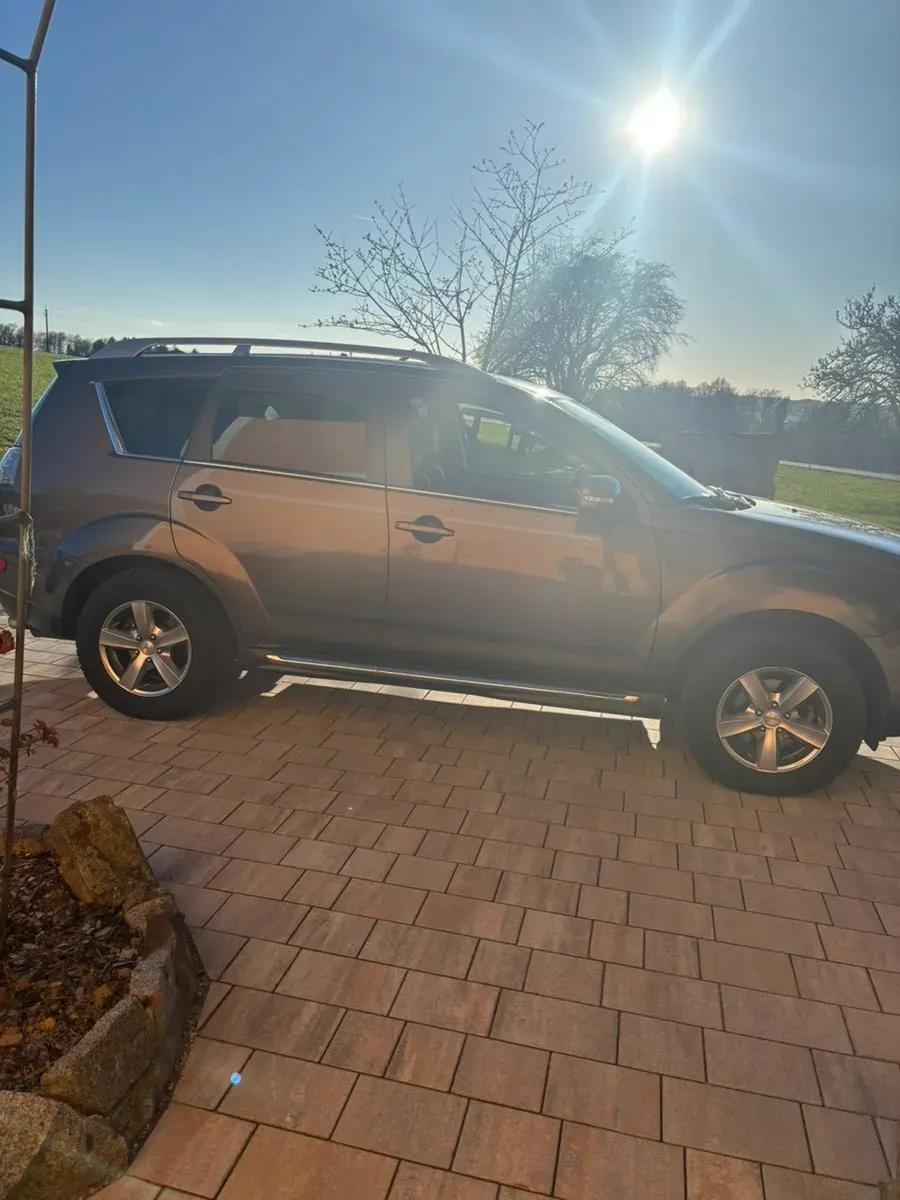 Mitsubishi Outlander 2009 photo 2