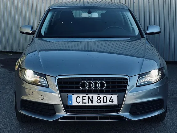 Audi A4 2010 photo 2