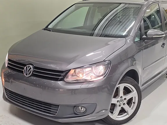 Volkswagen Touran 2012 photo 2