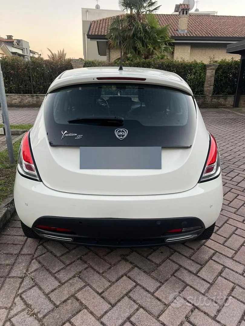 Lancia Ypsilon 2014 photo 2