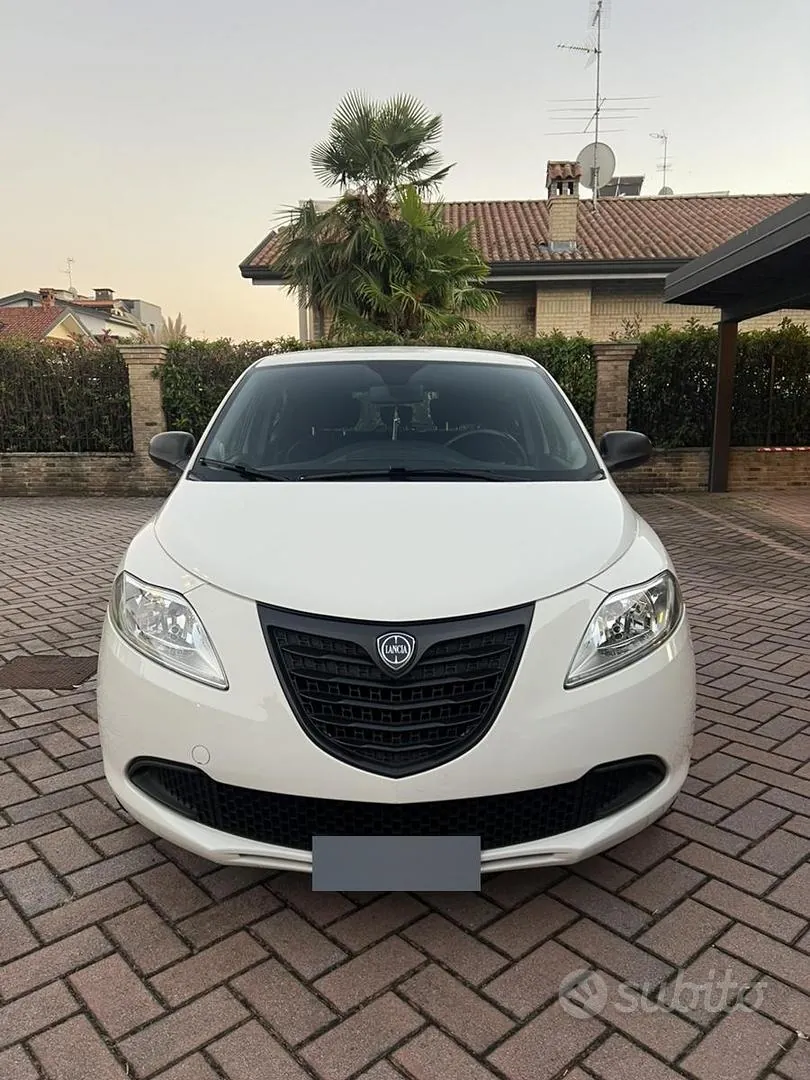 Lancia Ypsilon