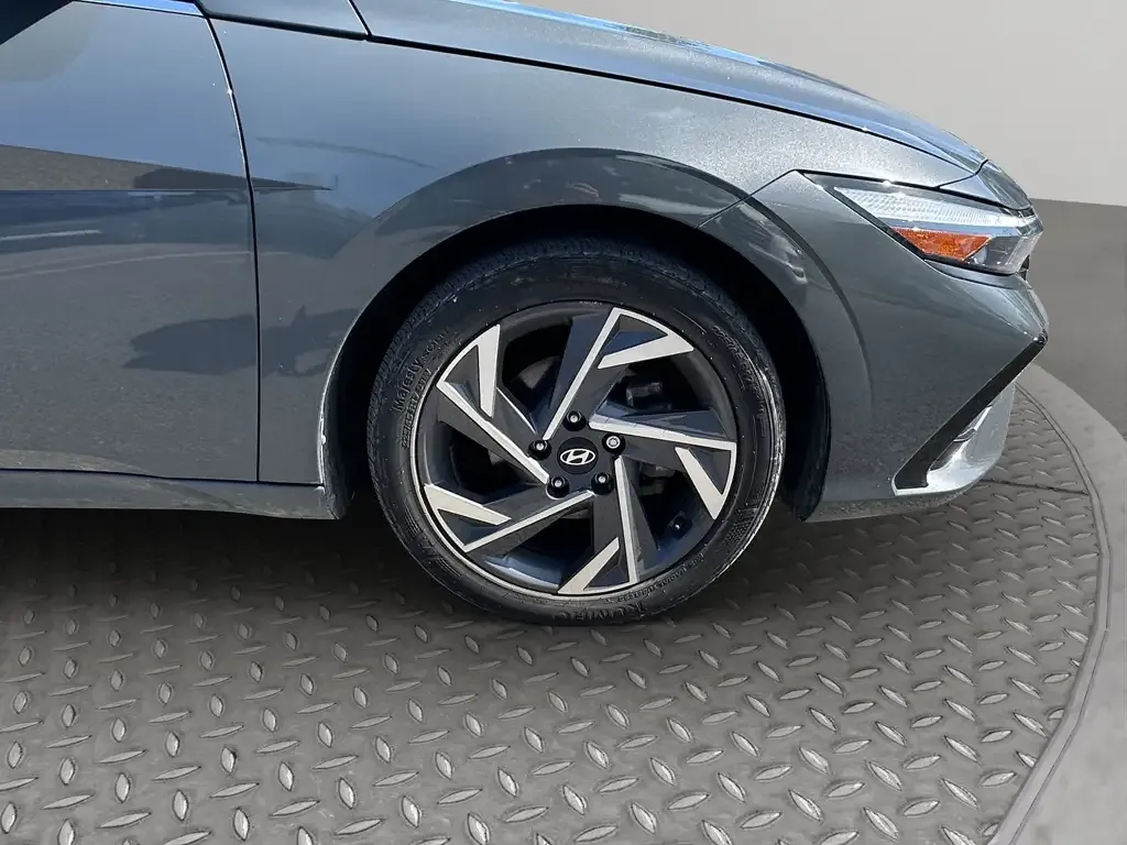 Hyundai Elantra 2025 photo 2