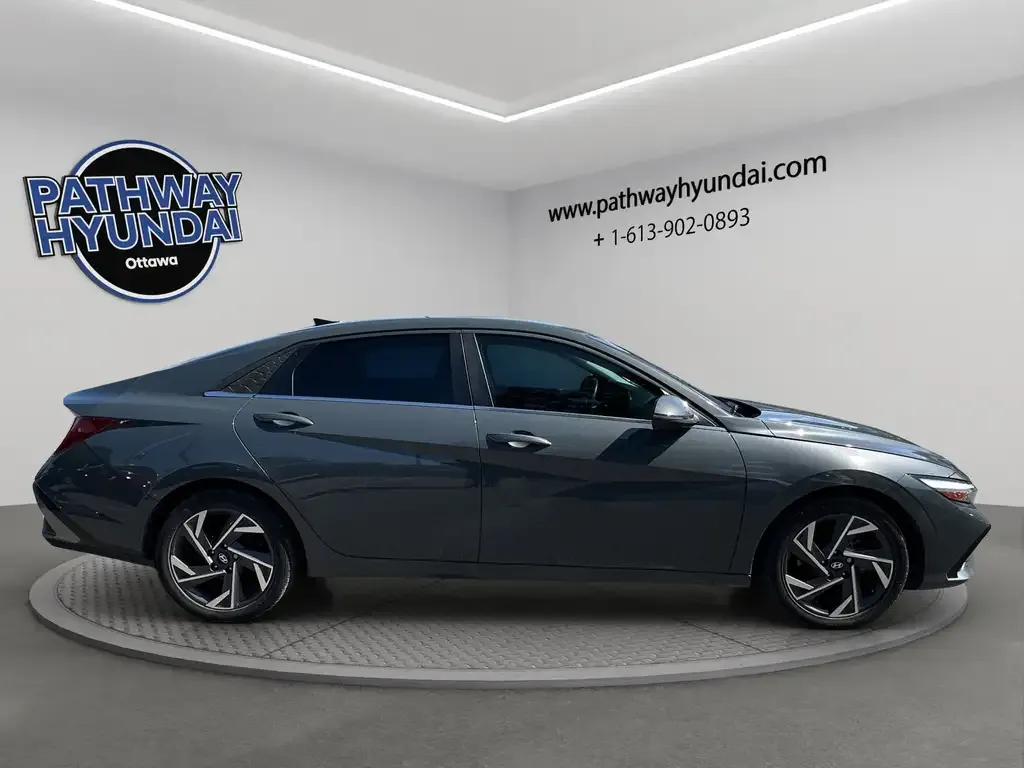 Hyundai Elantra 2025 photo 3