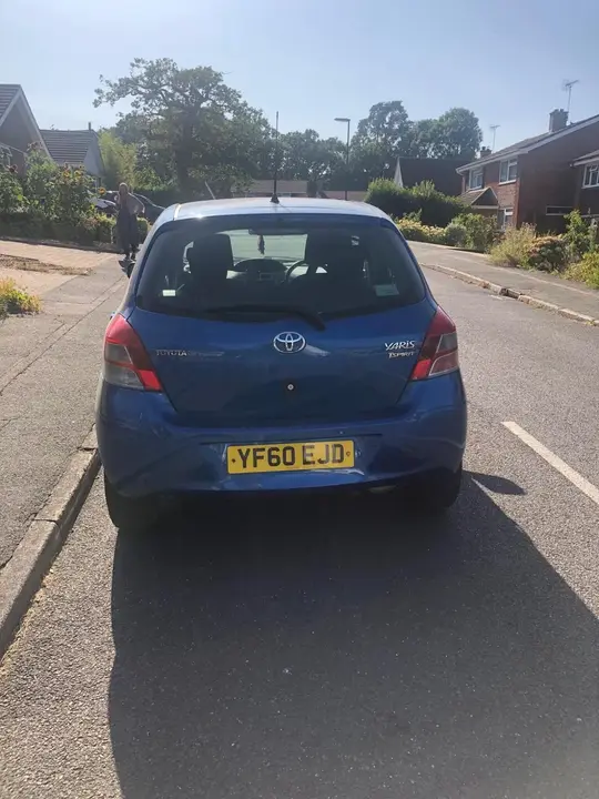 Toyota Yaris 2011 photo 2