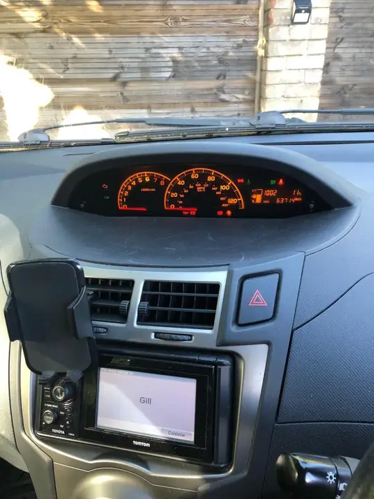 Toyota Yaris 2011 photo 4
