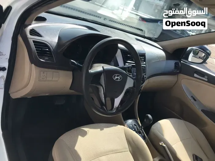 Hyundai Accent 2012 photo 2