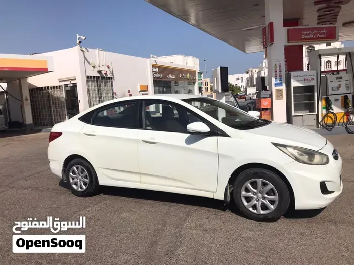 Hyundai Accent 2012 photo 3