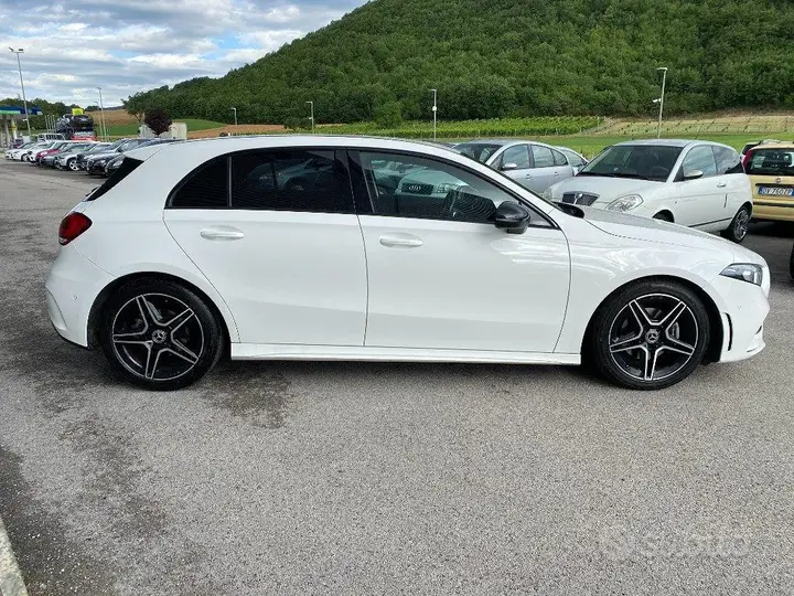 Mercedes-Benz A 180 2018 photo 4