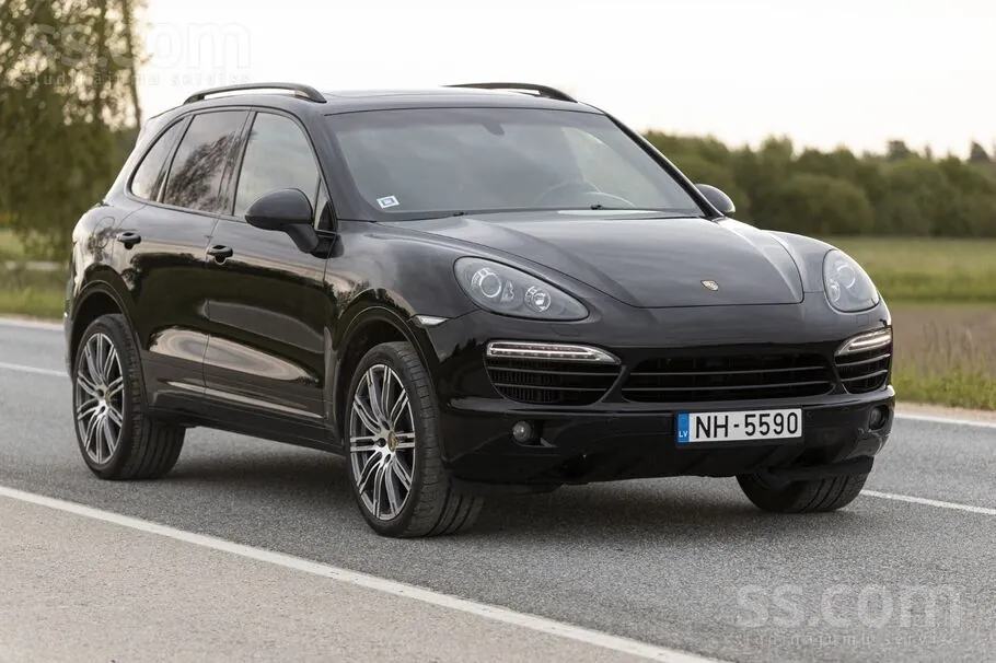 Porsche Cayenne 2011 photo 2