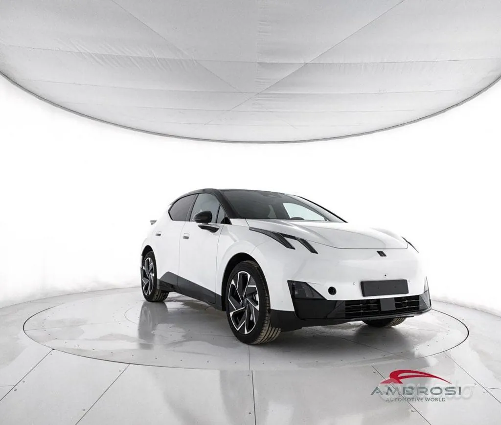 Lynk & Co 02 Core 2026 photo 2