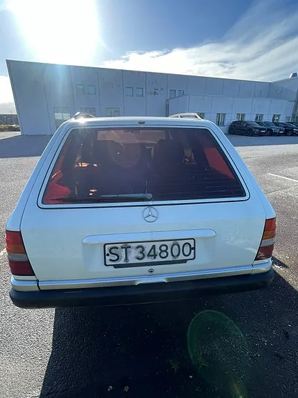 Mercedes-Benz E300 1990 photo 4