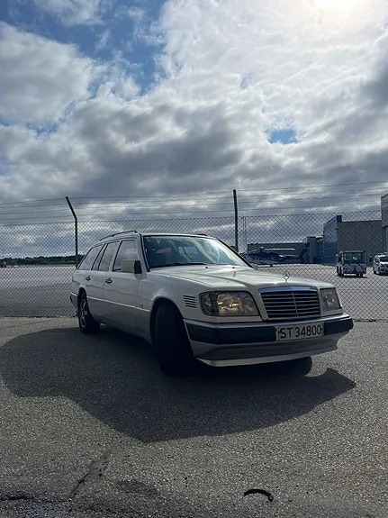 Mercedes-Benz E300 1990 photo 2