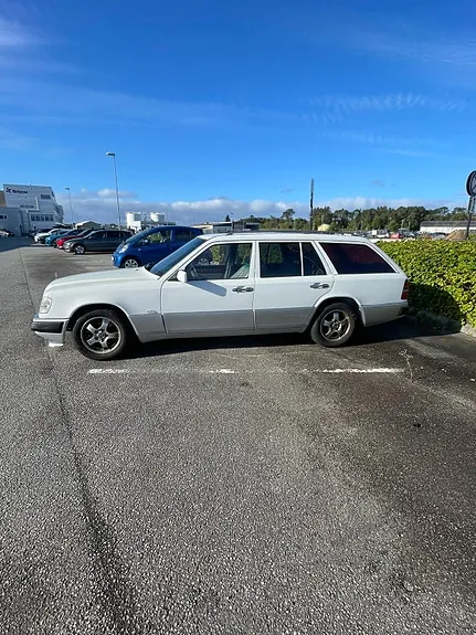 Mercedes-Benz E300 1990 photo 3