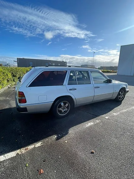 Mercedes-Benz E300 1990 photo 5