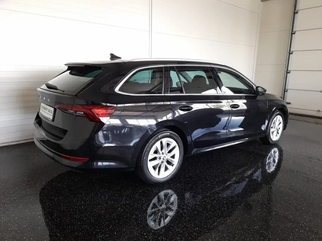 Skoda Octavia 2023 photo 2