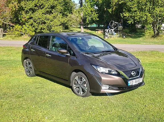 Nissan Leaf 2021 photo 2