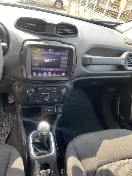Jeep Renegade 2022 photo 2