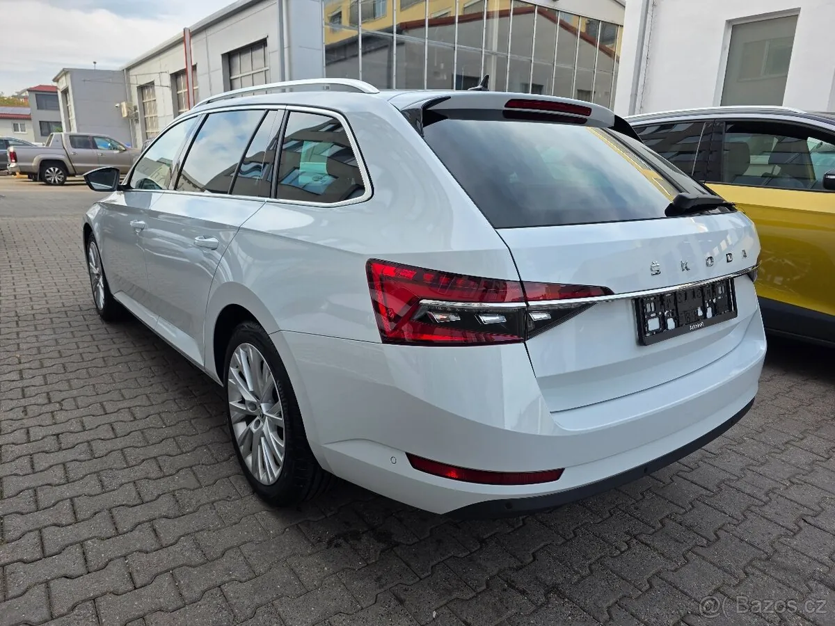 Skoda Superb 2023 photo 3