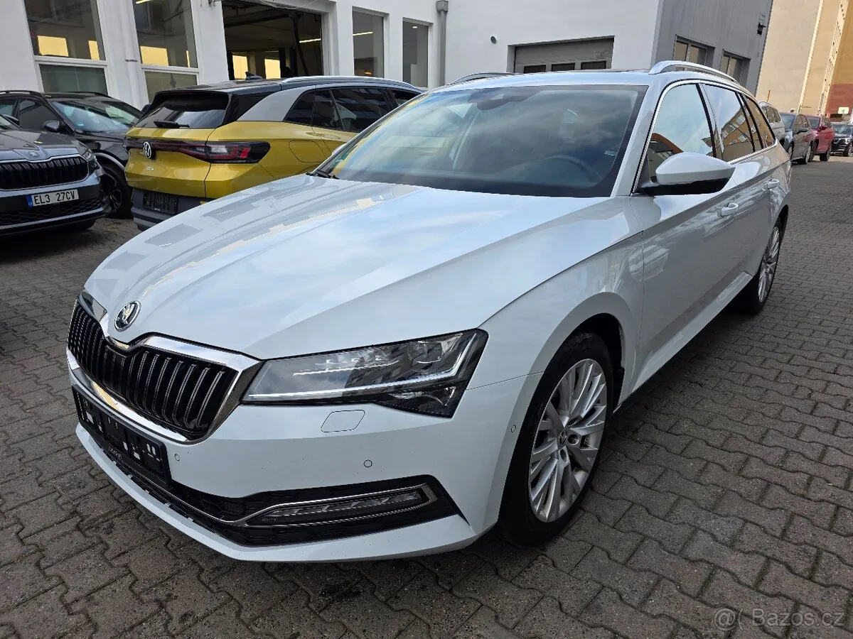 Skoda Superb 2023 photo 2