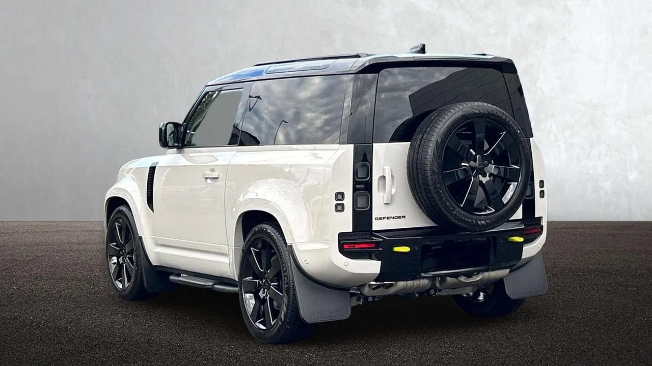 Land Rover Defender 90 photo 2