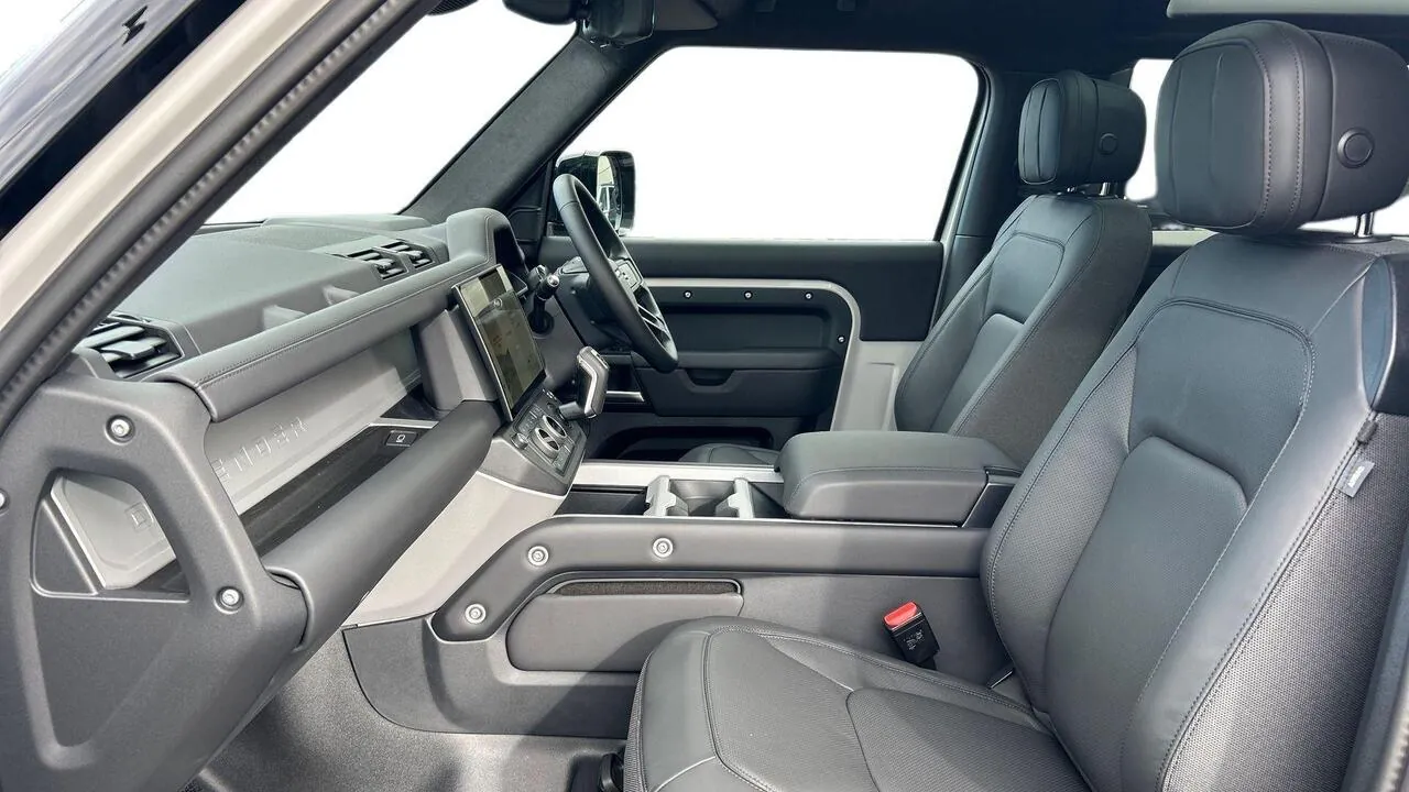 Land Rover Defender 90 photo 3