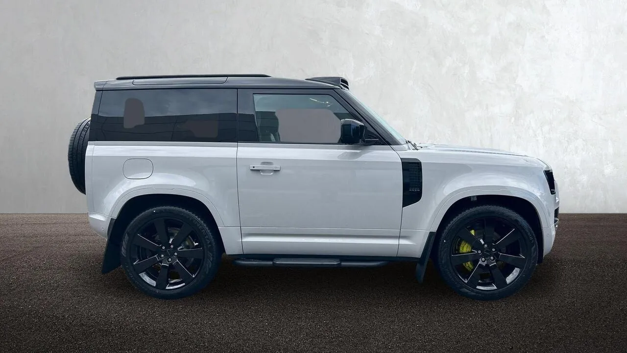 Land Rover Defender 90 photo 5