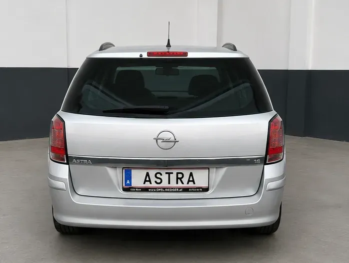 Opel Astra 2008 photo 2