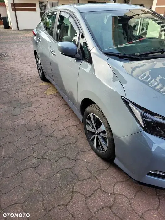 Nissan Leaf 2021 photo 2