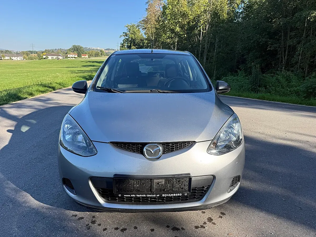 Mazda Mazda2 2010 photo 3
