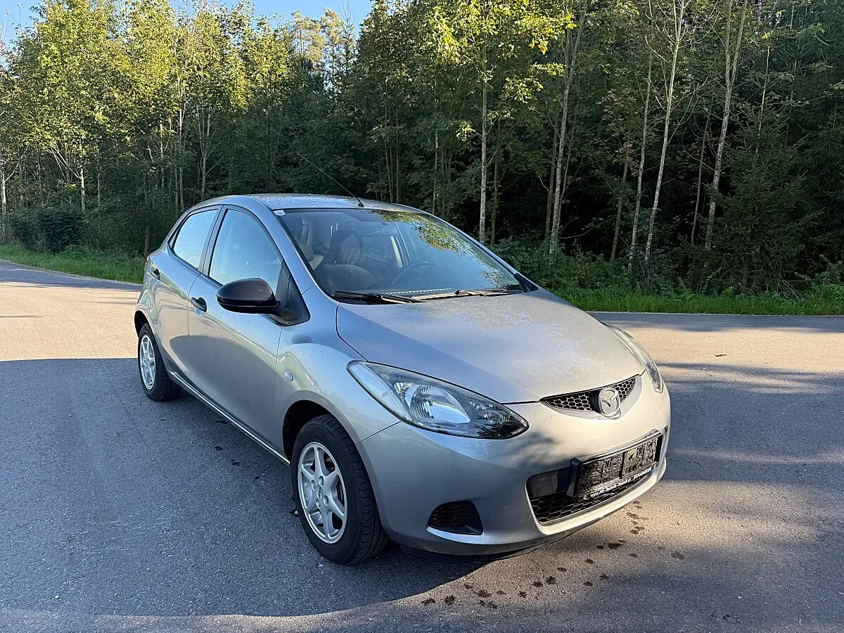 Mazda Mazda2 2010 photo 2