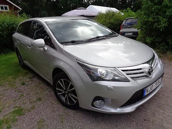 Toyota Avensis 2013 photo 2