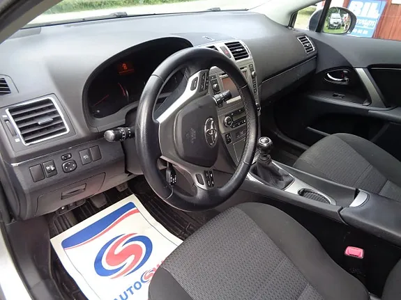 Toyota Avensis 2013 photo 3