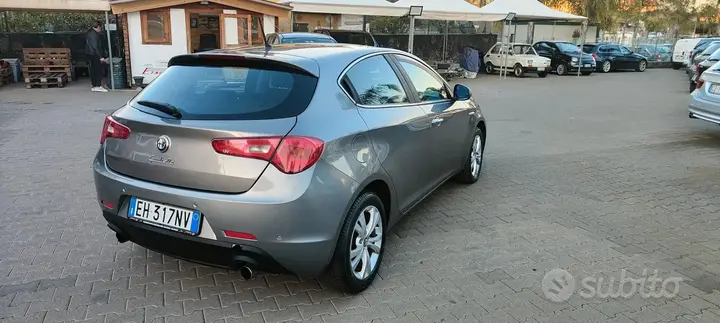 Alfa Romeo Giulietta 2011 photo 5