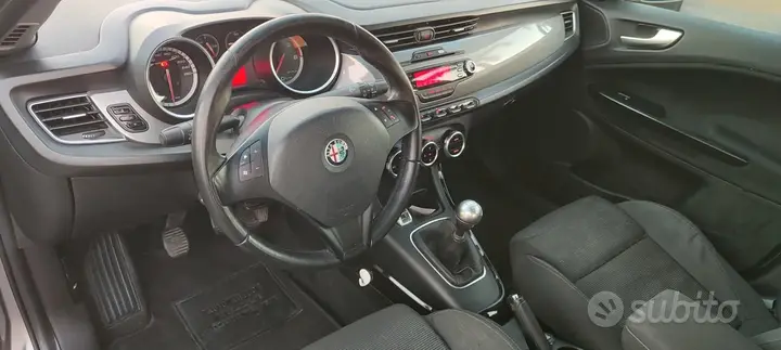 Alfa Romeo Giulietta 2011 photo 4