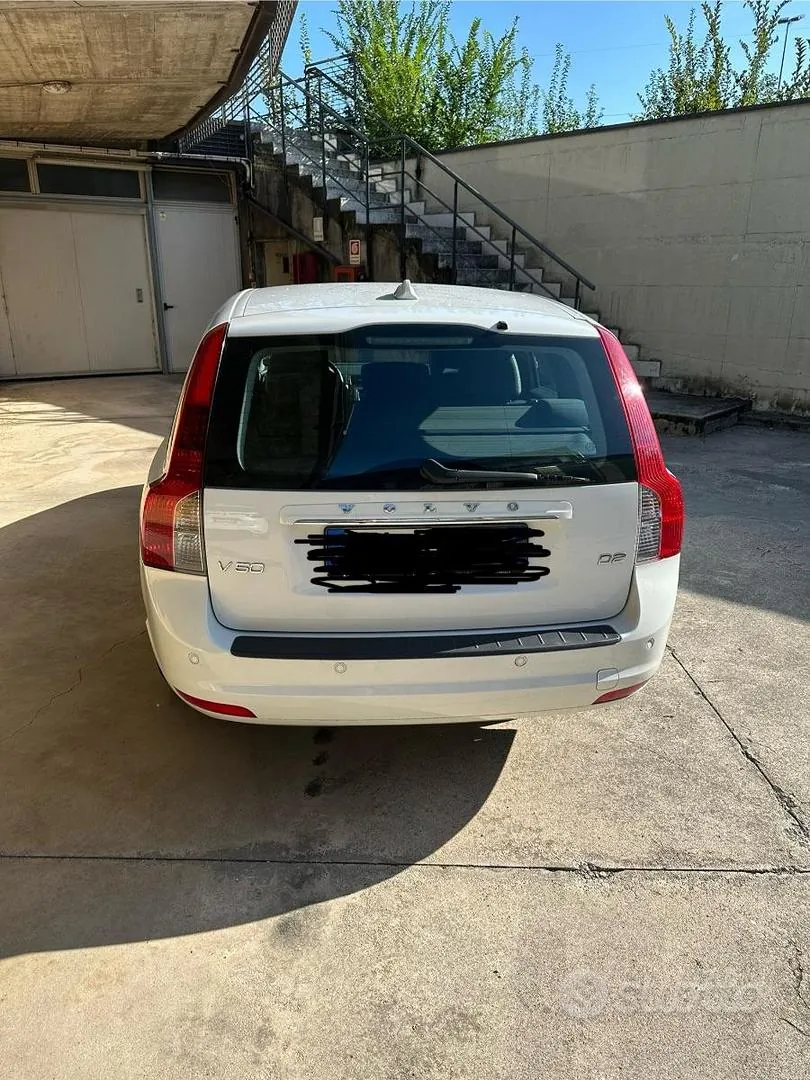 Volvo V50 2012 photo 2