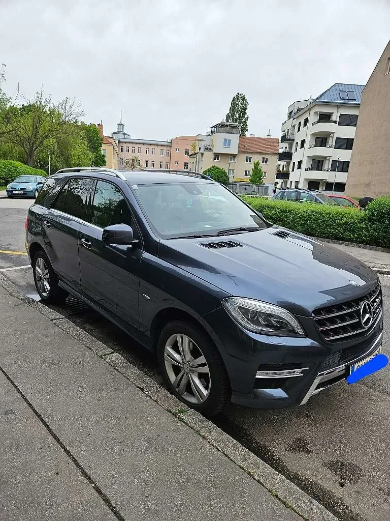 Mercedes-Benz M-Class 2012 photo 2
