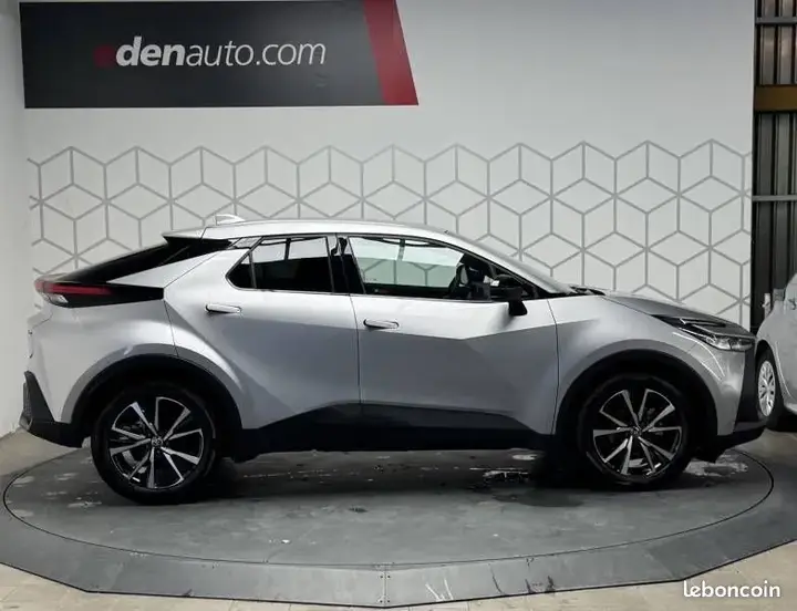 Toyota C-Hr 2025 photo 4