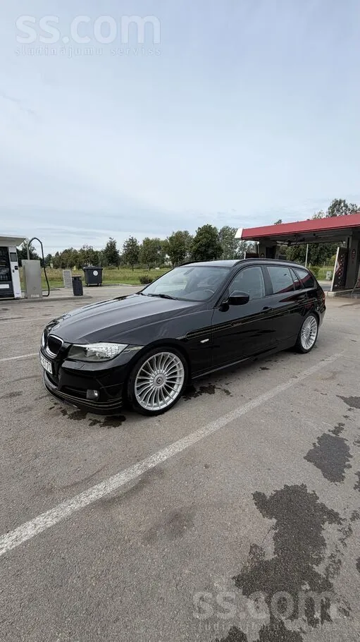 BMW 320 2011 photo 2
