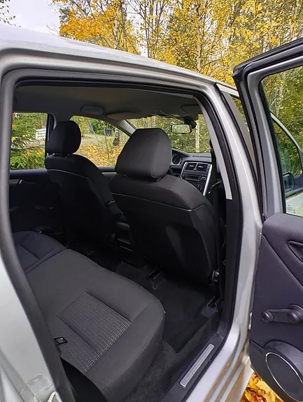 Mercedes-Benz B180 2011 photo 4