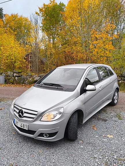 Mercedes-Benz B180