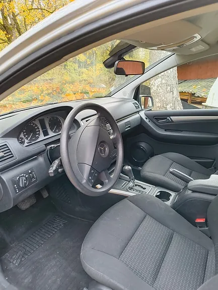 Mercedes-Benz B180 2011 photo 3