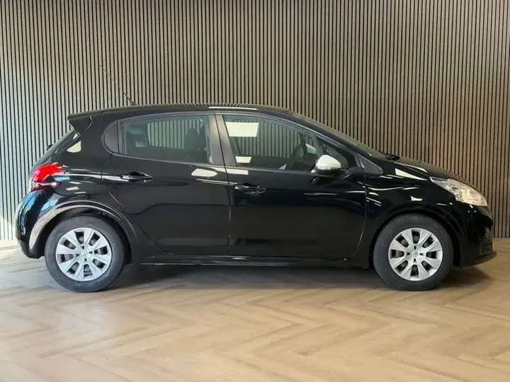 Peugeot 208 2018 photo 4