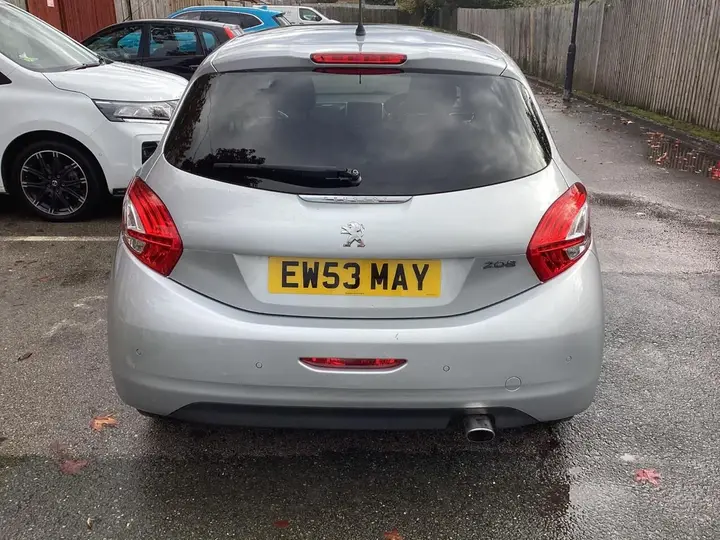 Peugeot 208 2014 photo 4