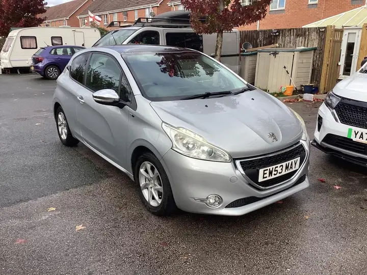 Peugeot 208