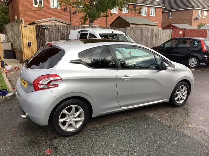 Peugeot 208 2014 photo 5