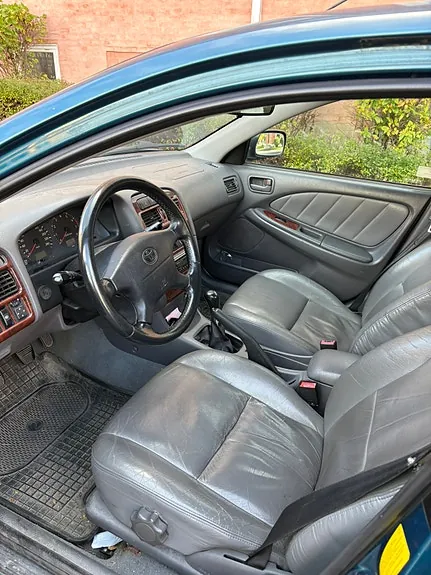 Toyota Avensis 1998 photo 2